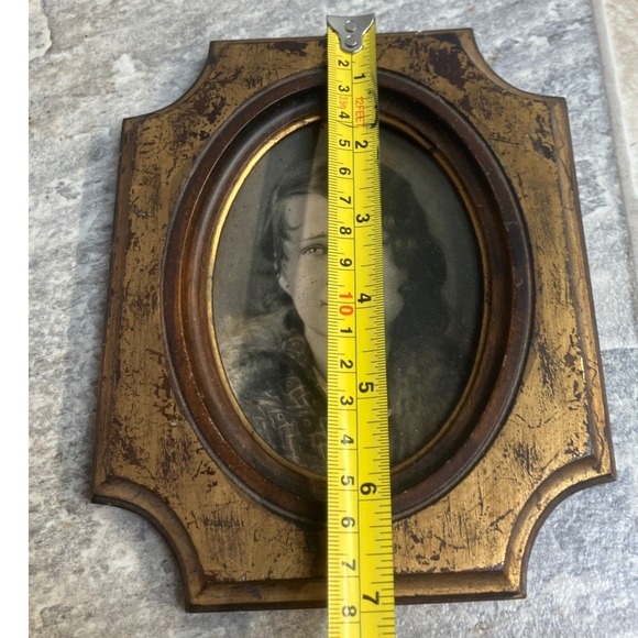 Antique Oval Portrait Frame Ornate Gold Wood Vintage Woman Photo Display - Picture 3 of 6